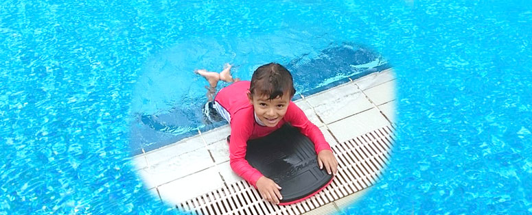 Toddler swimming lessons in Singapore